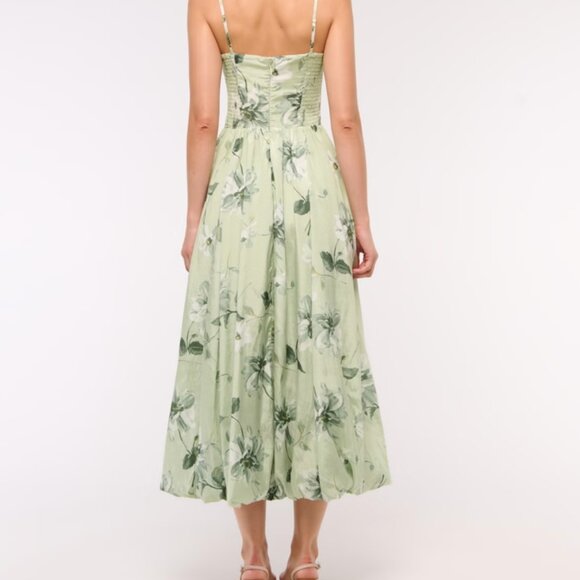 Abercrombie & Fitch - Picture 3 of 3